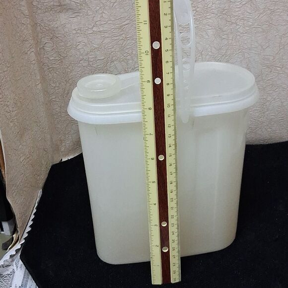 2 Pc Tupperware # 459-4 Cereal Keeper, And #5871-1 Qt. Pitcher - Picture 7 of 13